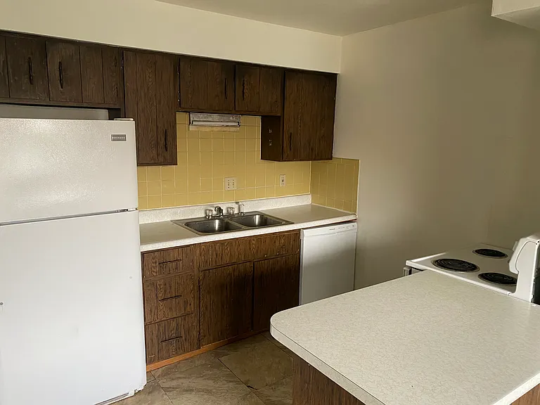 2622 Eastview Dr #F — Photo 5