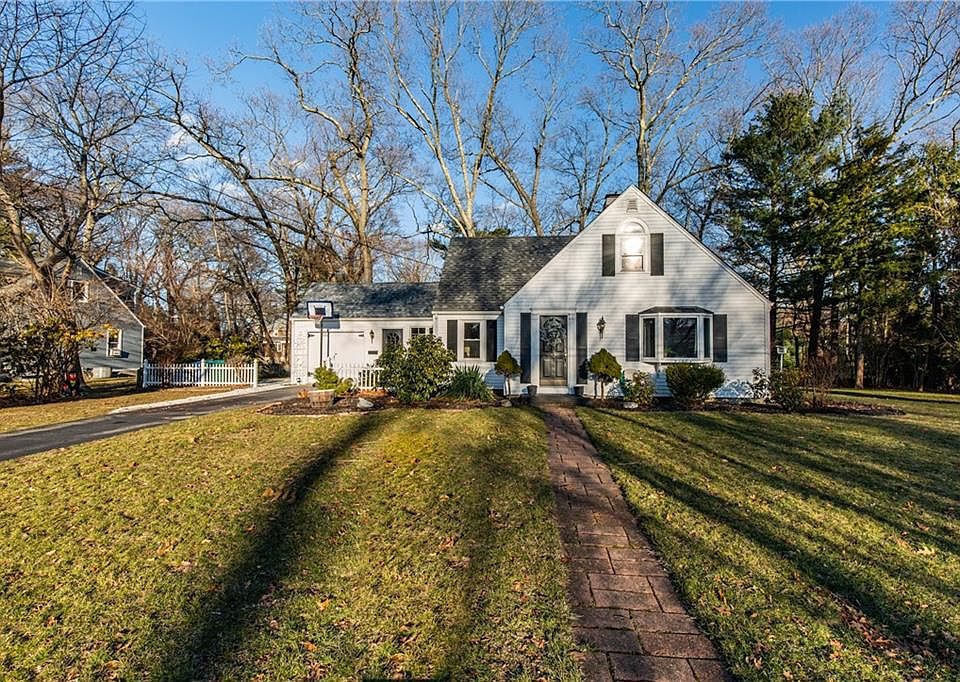 1st image of 52 Wauregan Dr