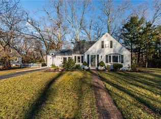 52 Wauregan Dr, Warwick, RI 02888