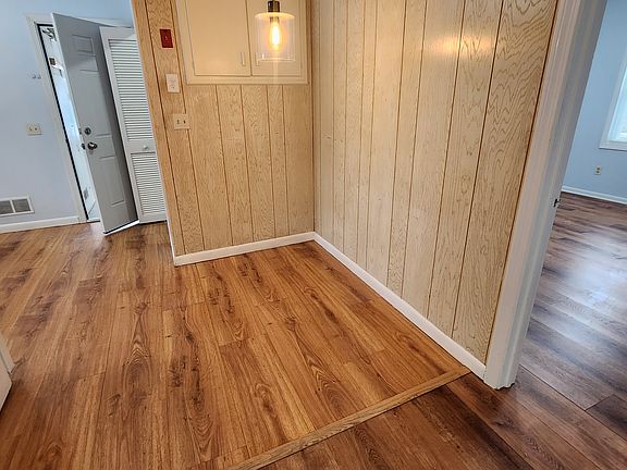 ding area in kitchen