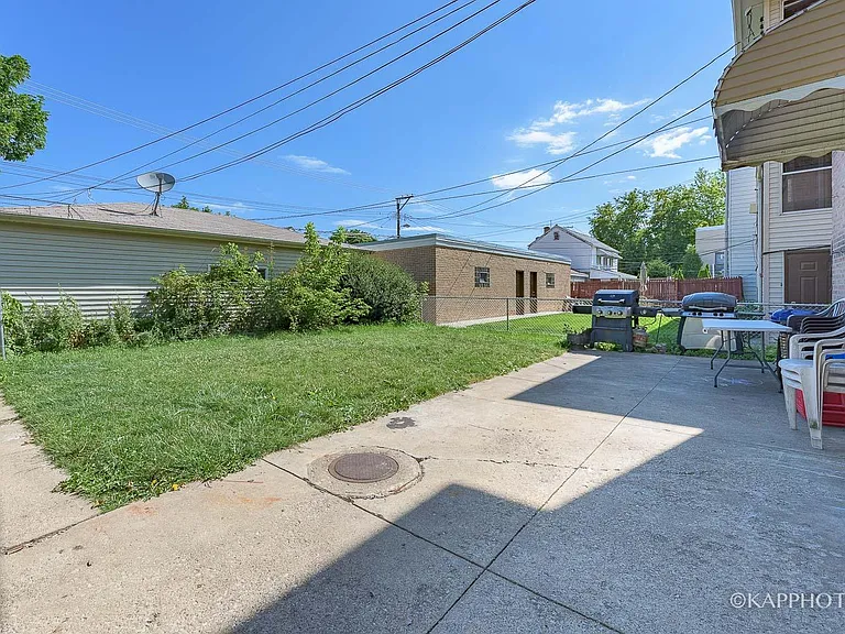 5942 W Addison St #1 — Photo 24