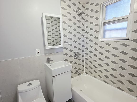 5th image of 144 Clendenny Ave #1A