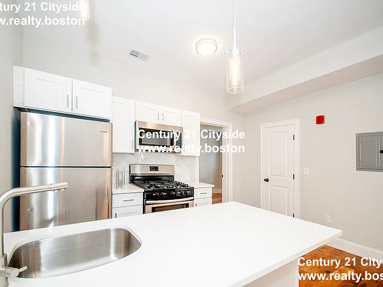 205 Marion St #3 — Photo 3