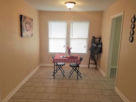 4th image of 302 Prestwick Blvd