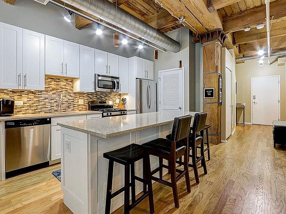 4th image of 375 W Erie St APT 410