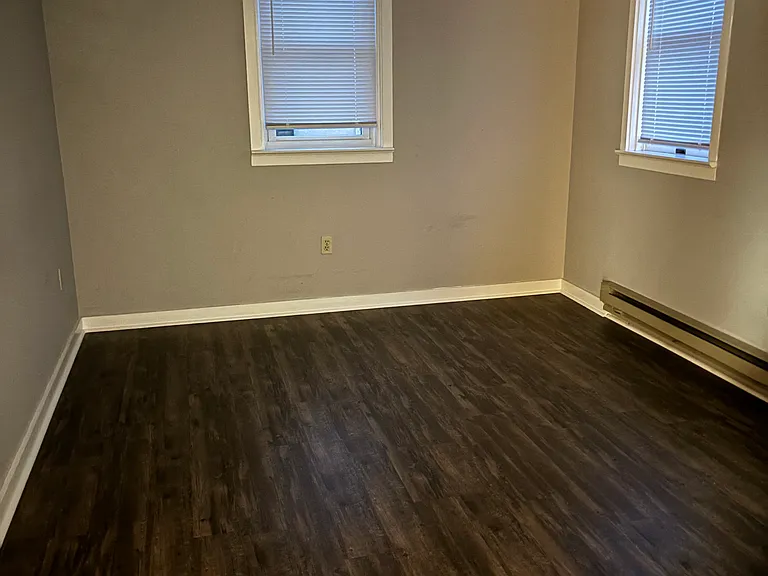 184 W Main St #B — Photo 4
