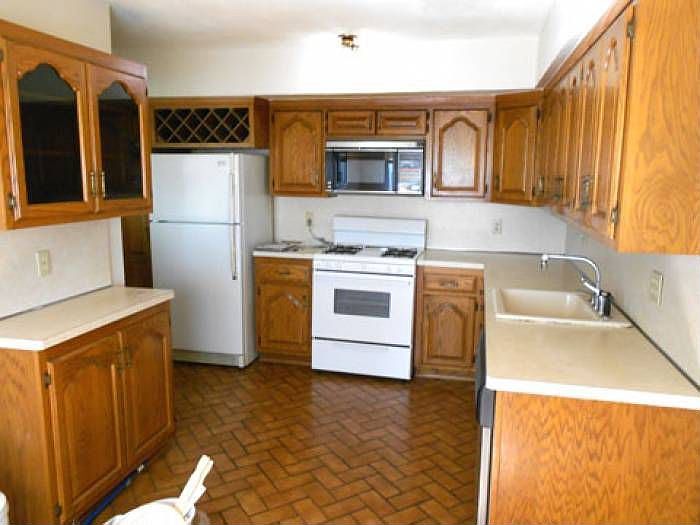 eat in kitchen