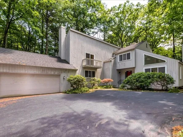 2 Tanglewood Trail, Simsbury, CT 06092