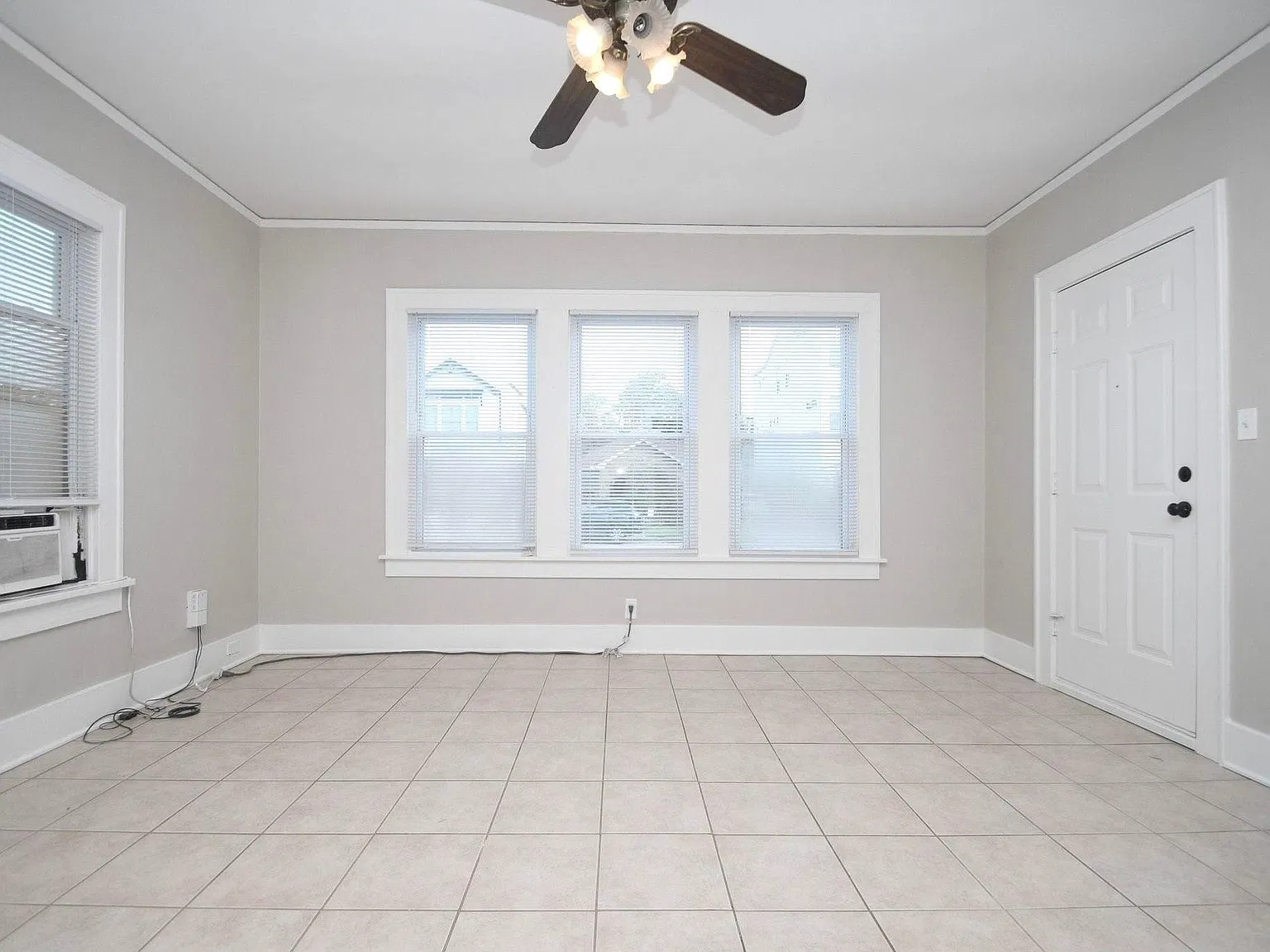 1 bed, 1.0 bath, 720 sqft, $1,300 — Photo 3