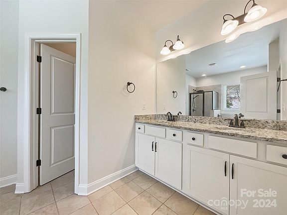 5th image of 2033 Belle Regal Cir