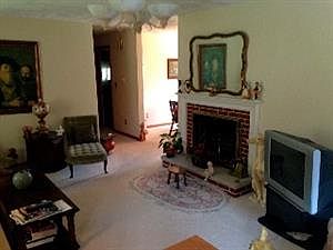 5th image of 16 Hilldale Ave