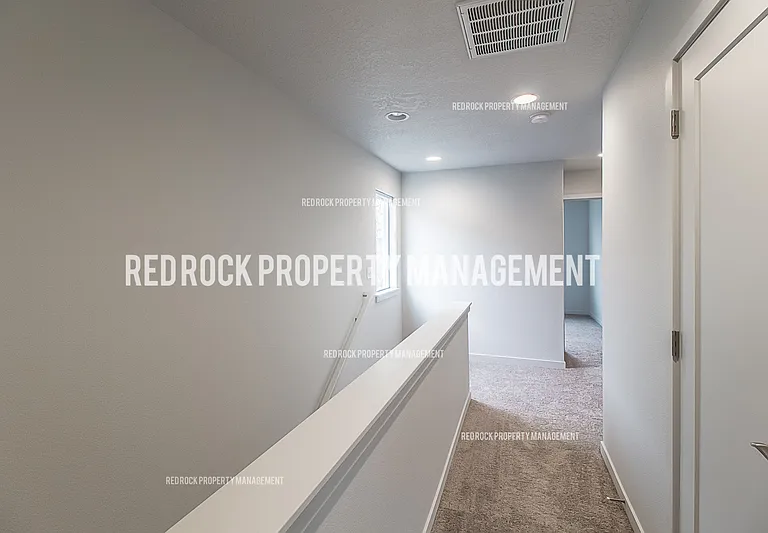 201 S Woodlawn Ln — Photo 9