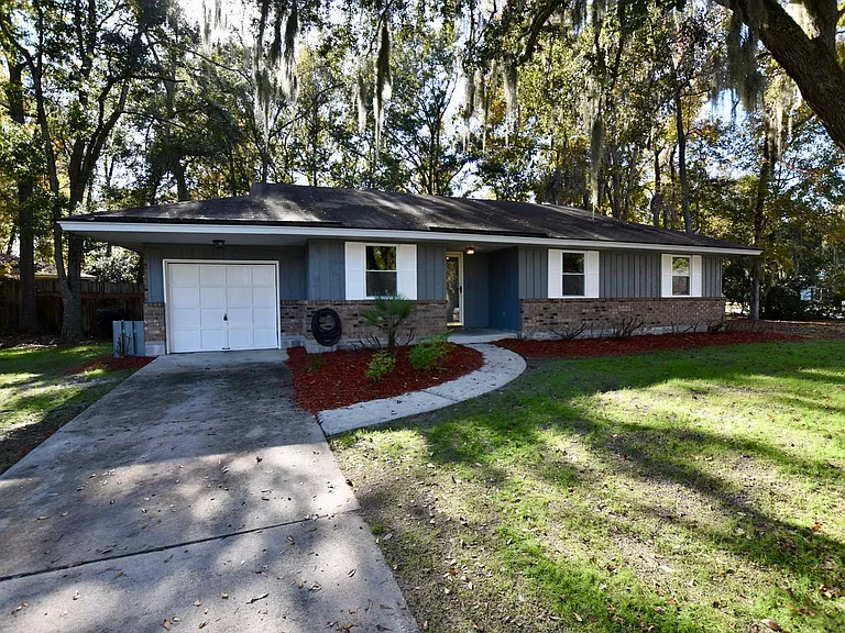 1 Cambridge Ct — Photo 3