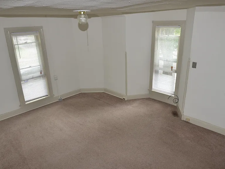 502 S Woodlawn Ave — Photo 16