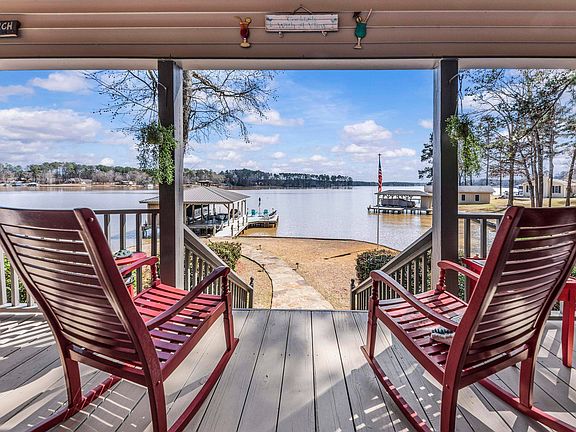 3rd image of 142 Dogwood Dr SE