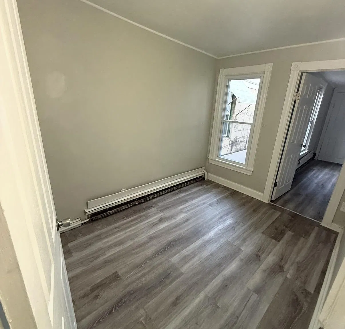 3 bed, 1.0 bath, 816 sqft, $1,600 — Photo 3