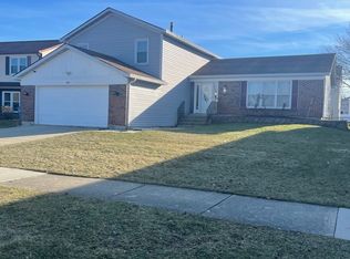 147 Mill Pond Dr, Glendale Heights, IL 60139