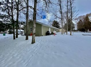 1306 N Silverleaf St, Gladwin, MI 48624