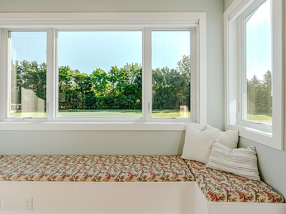 5th image of 2880 Clover Ln