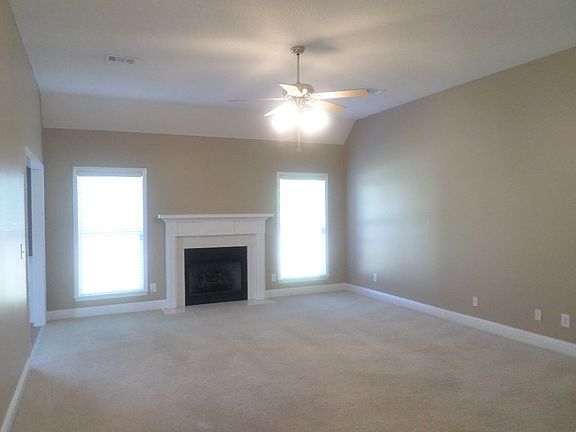 3rd image of 105 Norseman Ct