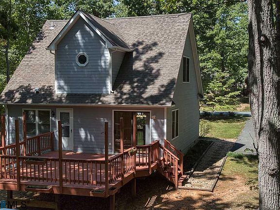 5th image of 27 Woodlawn Dr