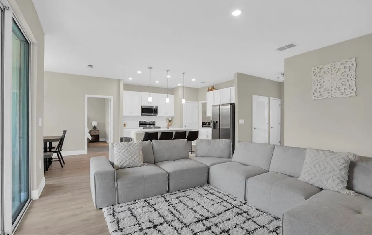 3 bed, 1779 sqft, $2,450 — Photo 3