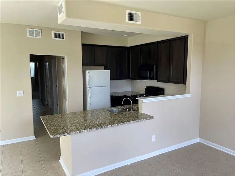 1420 Nevarez — Photo 2