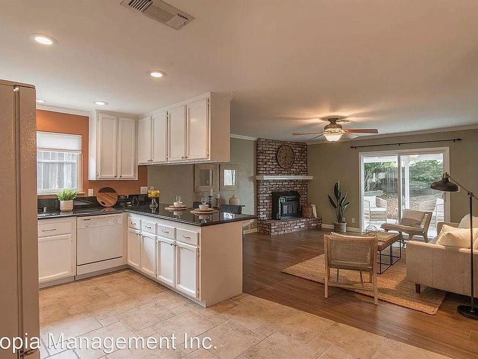 1st image of 3535 Parkview Ln