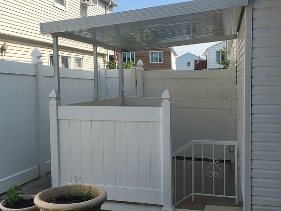 Basement entry way 
