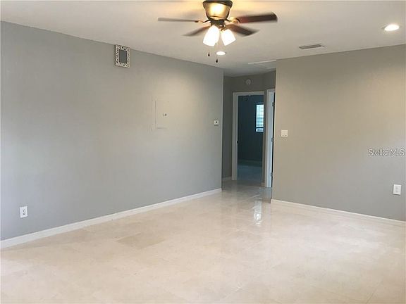 3rd image of 2304 W Kenmore Ave