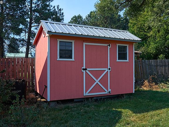 5th image of 502 Depot St