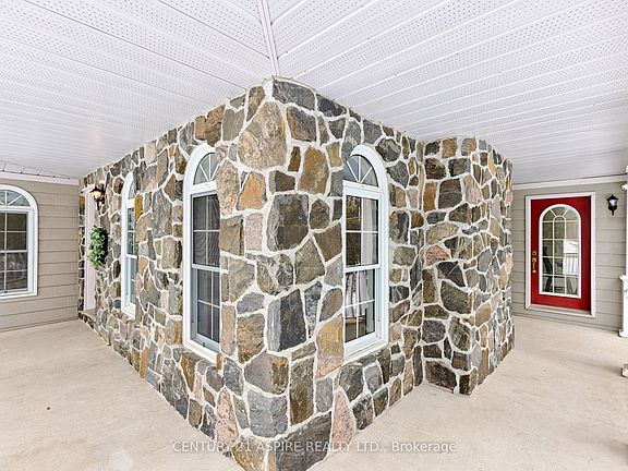 4th image of 544 Achray Rd