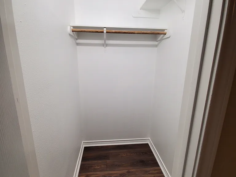 1604 Medina Dr — Photo 14