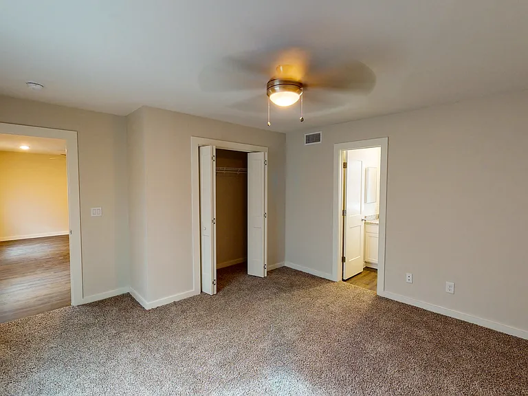 Midtown Apartments — Photo 41