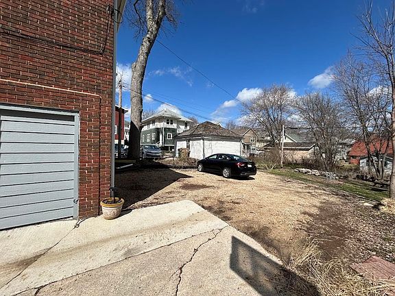 2nd image of 1154 Emerald St APT 2