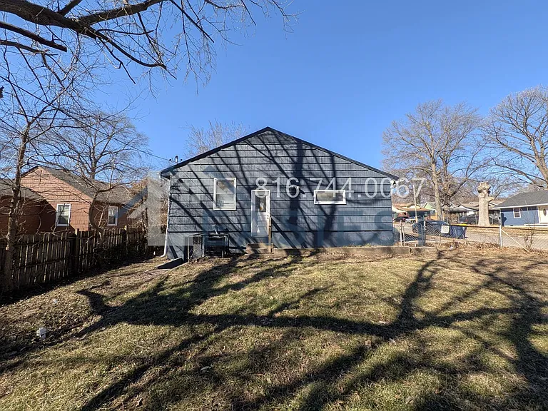 2405 E 58th St — Photo 22