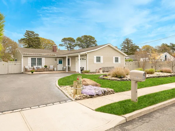 21 Eisenhower Road, Centereach, NY 11720