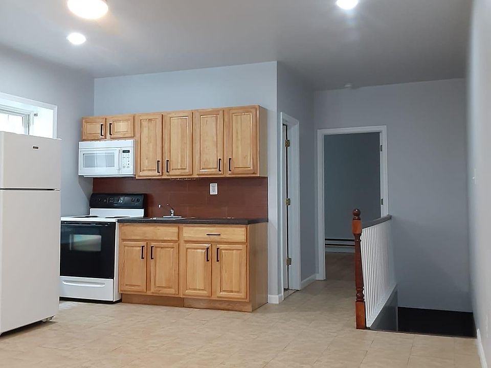 1st image of 30 W Wyneva St Floor 1