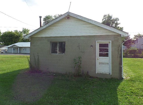 4th image of 178 S Hickory St
