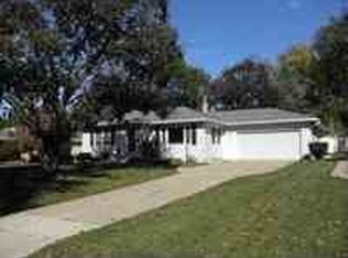 225 Windsor Dr, Waterloo, IA 50701