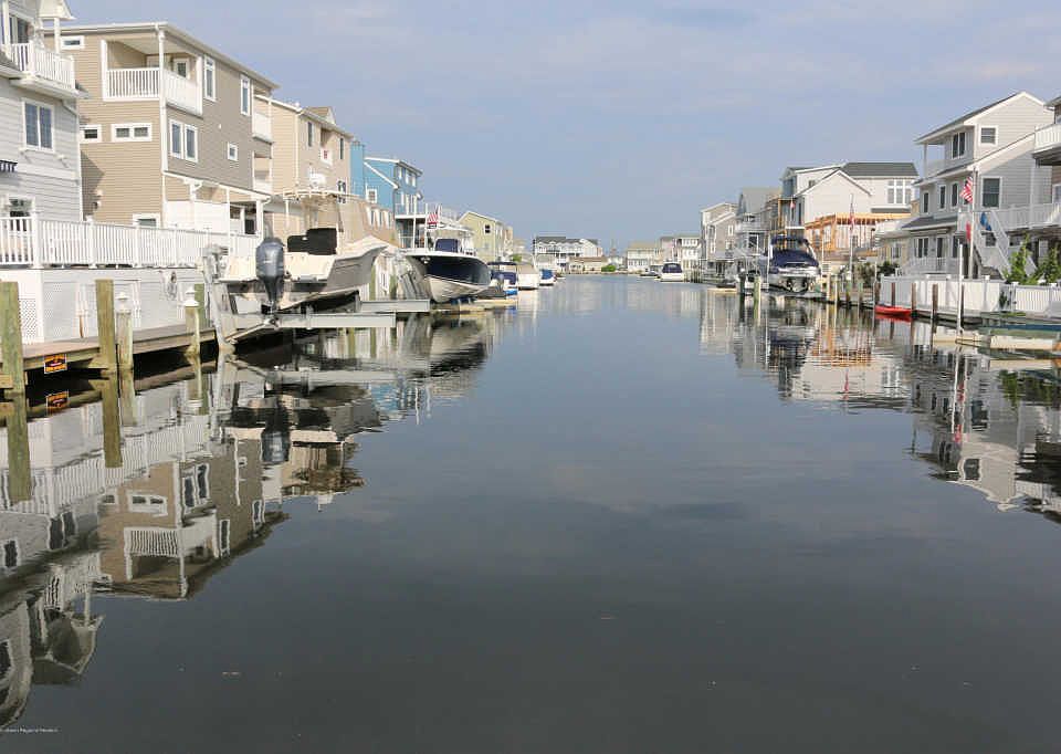 2nd image of 204 S Lagoon Rd