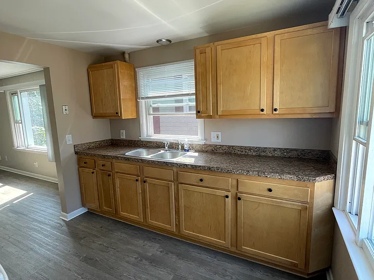 228 Bachtel St SW #3 — Photo 7