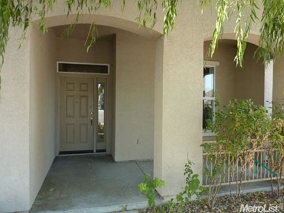 3rd image of 1004 Cypress Run Dr