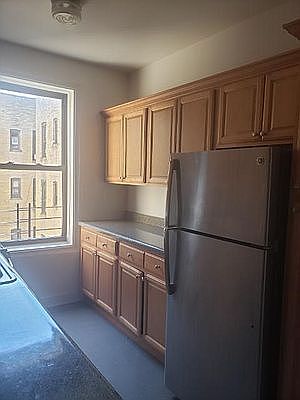 4th image of 110 Post Ave #4