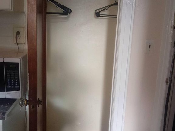 2nd image of 2551 Hering Ave