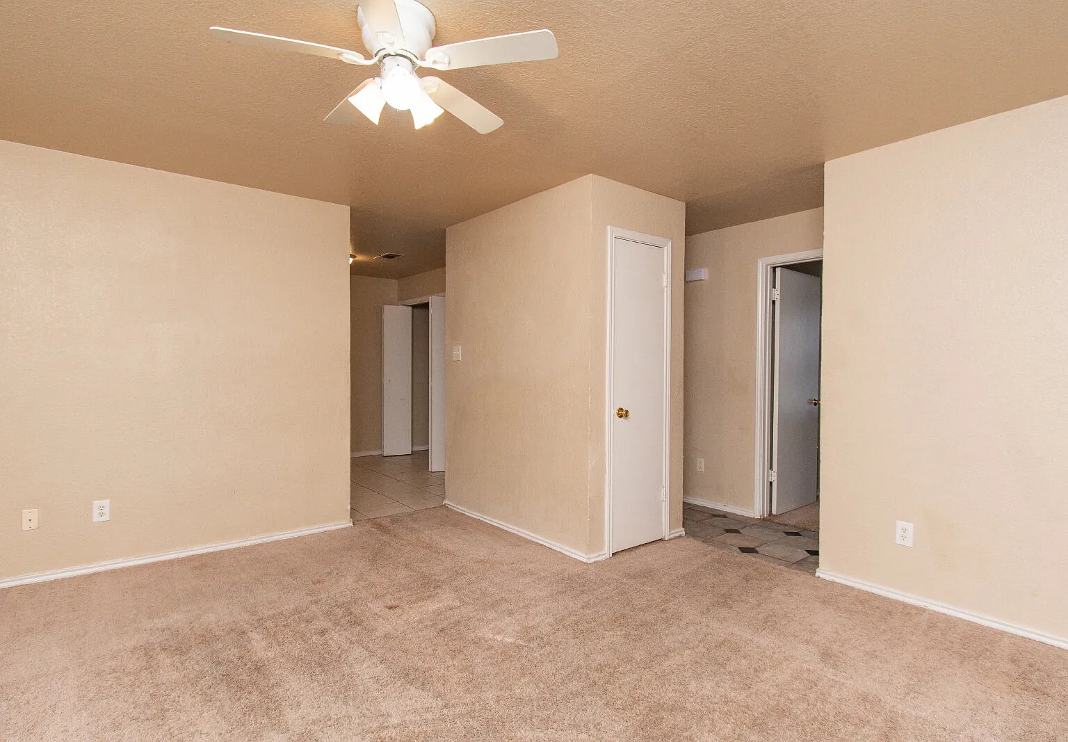 1602 Benttree Dr — Photo 2