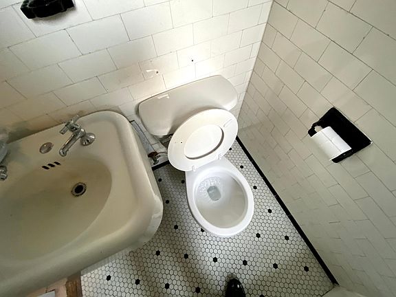 4th image of 3120 Oak Park Ave APT 302