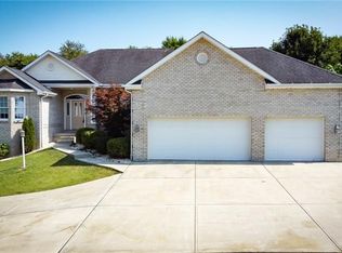 102 Covington Dr, Butler, PA 16001