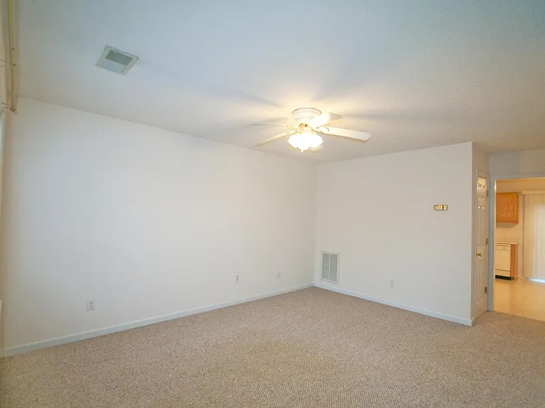 103 W Ivybridge Dr — Photo 6