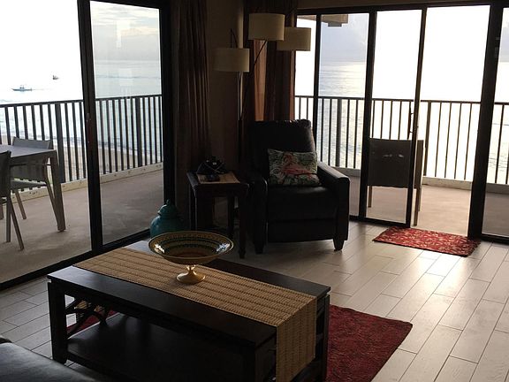 Living room / Ocean view